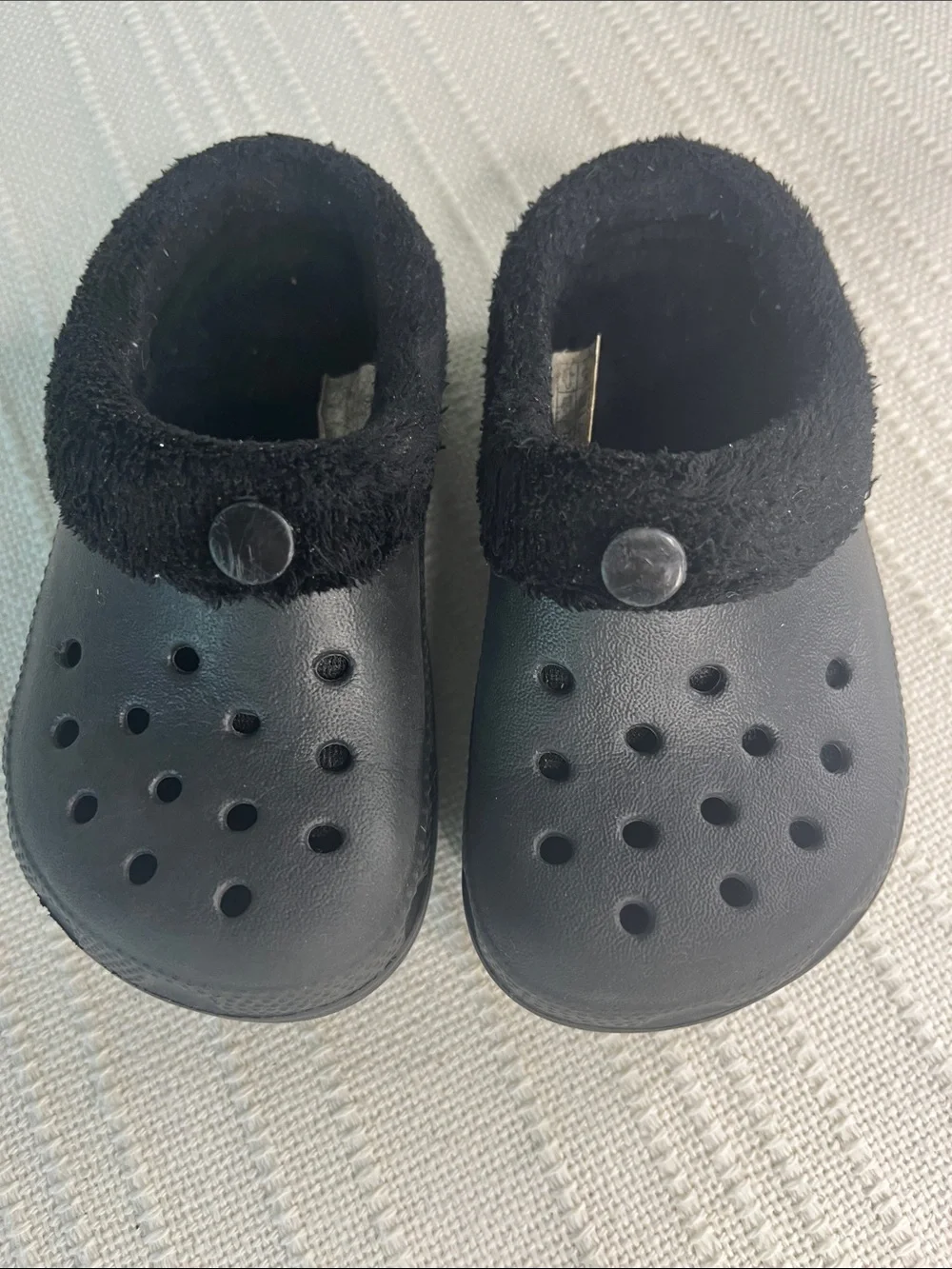 CROCS Kids Fleece-Lined Jibbitz Clog Slip-on Shoes, size XS baby/child 6-7 black